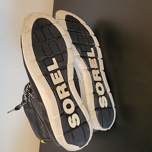 Sorel boots - Picture 4 of 6